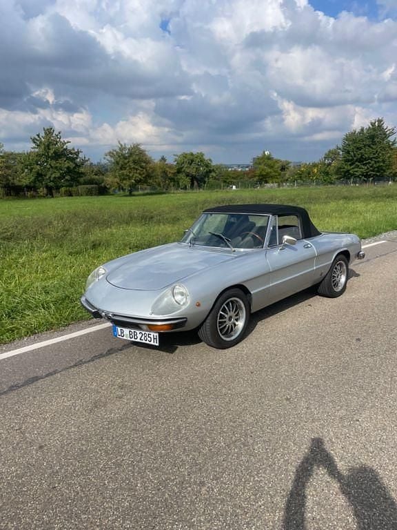Silber Gebraucht 1973 Alfa Romeo Spider Cabrio | 25.200 € - Bild 1/4