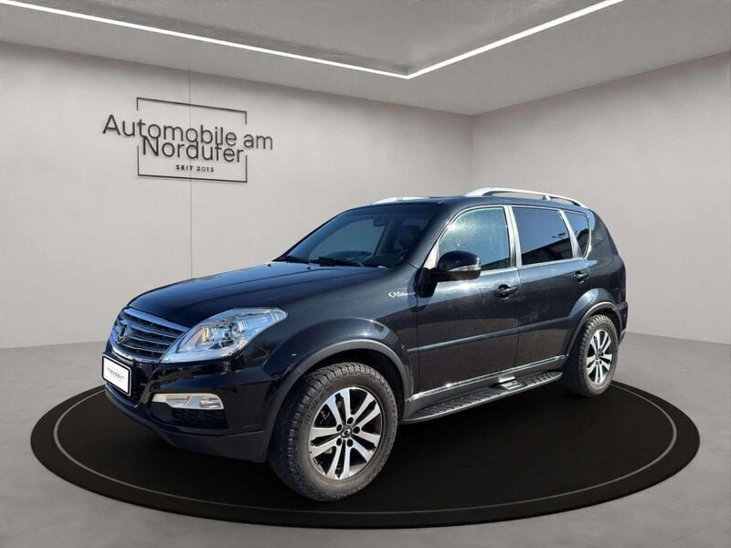 Schwarz Gebraucht 2015 Ssangyong (KGM) Rexton Sapphire SUV | 5.500 € - Bild 1/4