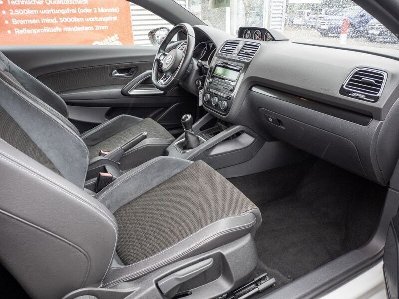 Gebraucht VW Scirocco Sport 125 PS (91 kW) 2015 Weiß Coupé