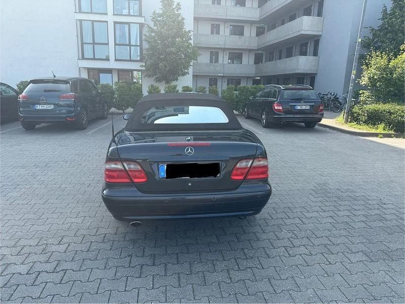 Gebraucht Mercedes CLK320 Avantgarde 218 PS (160 kW) 2001 Blau Cabrio
