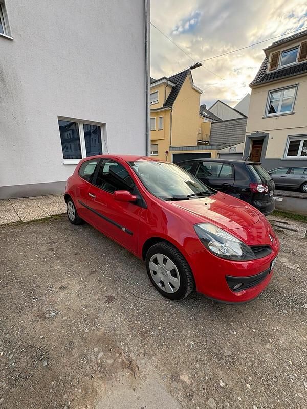 Gebraucht Renault Clio II 75 PS (55 kW) 2007 Rot Kleinwagen
