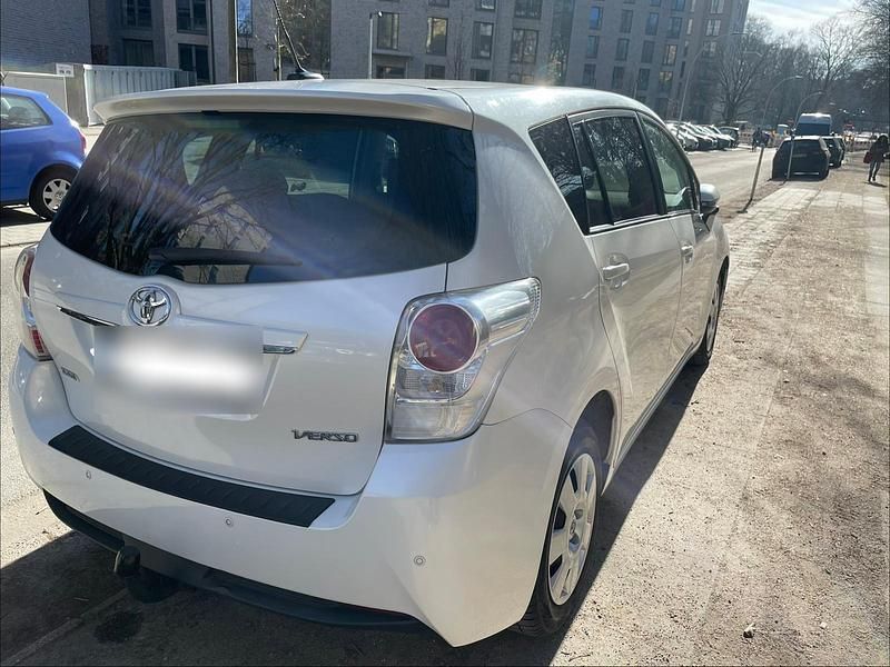 Gebraucht Toyota Verso 124 PS (91 kW) 2014 Weiß Van / Kleinbus