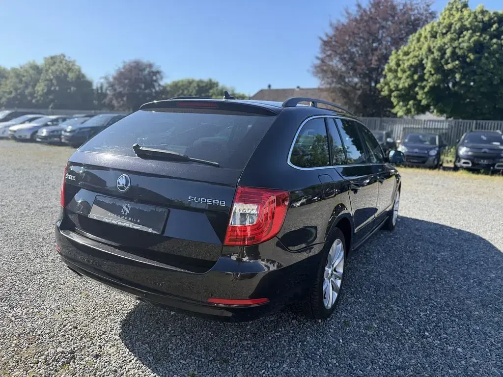 Gebraucht Skoda Superb Exclusive 170 PS (125 kW) 2014 Schwarzmagic perleffekt Limousine