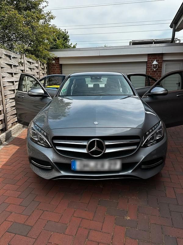 Grau Gebraucht 2014 Mercedes C180 Limousine | 15.450 € (Fairer Preis) - Bild 1/4
