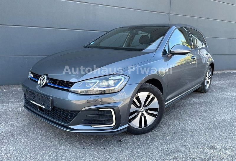 Grau Gebraucht 2017 VW Golf VII GTE Limousine | 12.900 € (Fairer Preis) - Bild 1/4