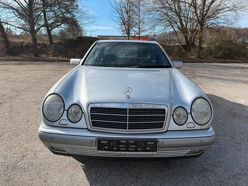 Gebraucht Mercedes E280 204 PS (150 kW) 1998 Limousine