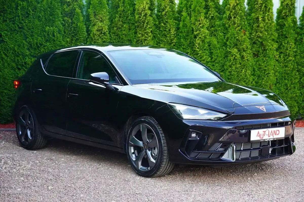 Neu Cupra Leon 150 PS (110 kW) 2026 Nachtschwarzmet. Limousine
