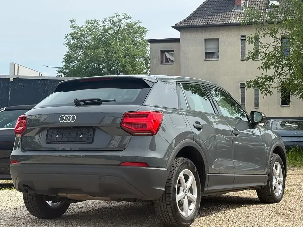 Gebraucht Audi Q2 Basis 116 PS (85 kW) 2020 Grau SUV