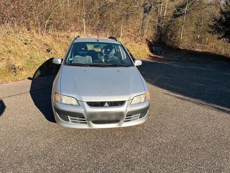 Gebraucht Mitsubishi Space Star 98 PS (72 kW) 2002 Silber Van / Kleinbus