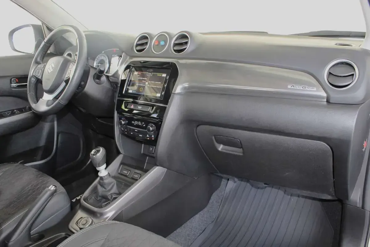 Gebraucht Suzuki Vitara Comfort+ 129 PS (94 kW) 2022 Grau metallic SUV