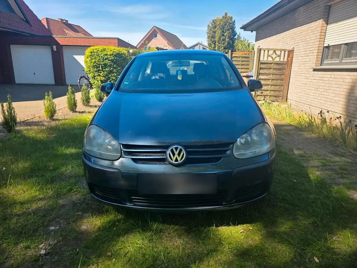 Second-hand VW Golf 2005 Coupe