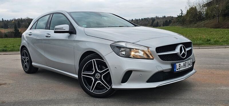 Silber Gebraucht 2017 Mercedes A220 Limousine | 13.600 € - Bild 1/4