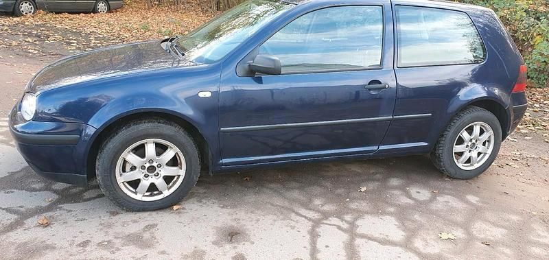 Usata VW Golf IV 75 CV (55 kW) 2000 Blu Utilitaria