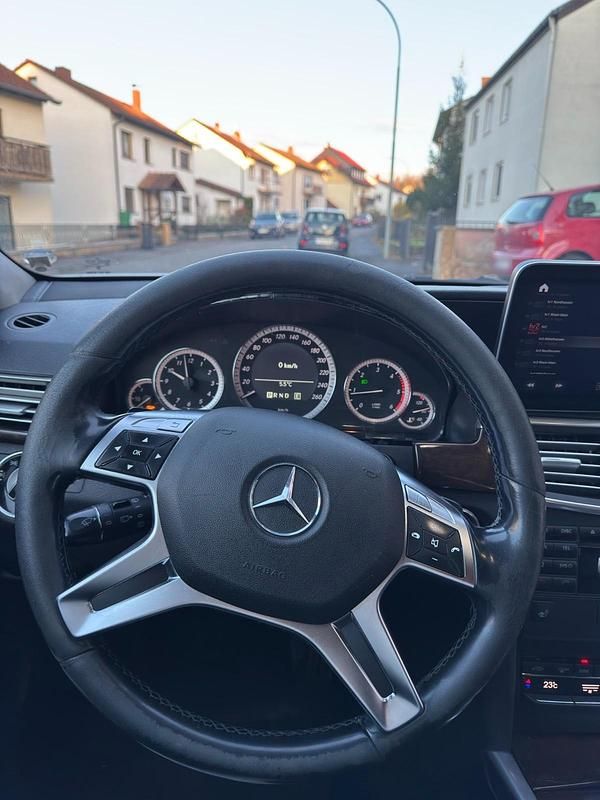 Gebraucht Mercedes E200 136 PS (100 kW) 2011 Silber Kombi