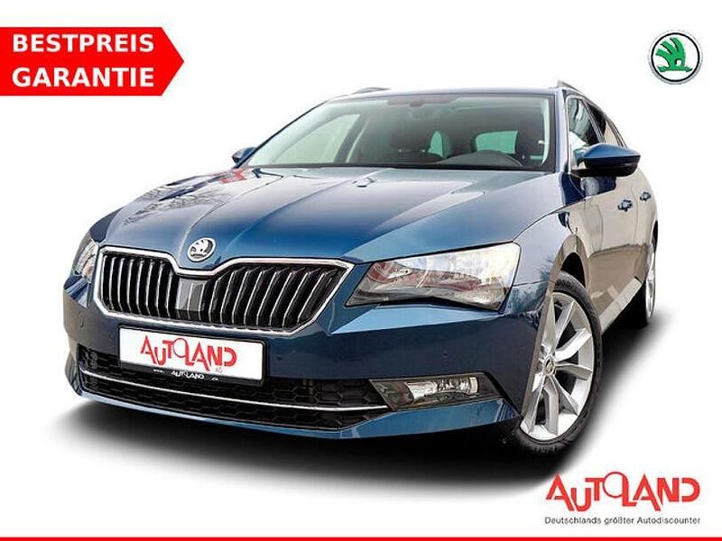 Blau Gebraucht 2019 Skoda Superb Ambition Kombi | 24.490 € (Teuer) - Bild 1/4