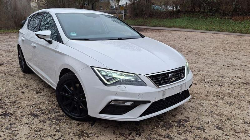 Weiß Gebraucht 2019 Seat Leon FR Limousine | 17.890 € (Fairer Preis) - Bild 1/4