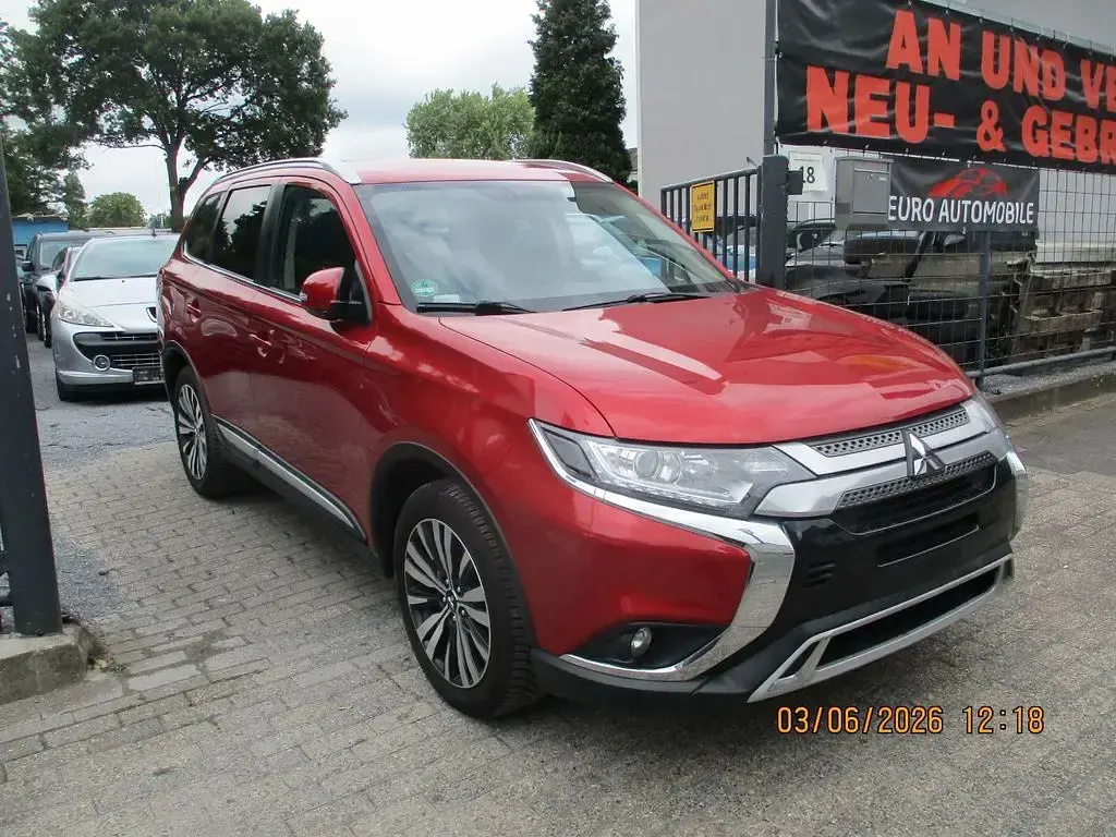 Gebraucht Mitsubishi Outlander Diamant Edition 150 PS (110 kW) 2019 Rot SUV