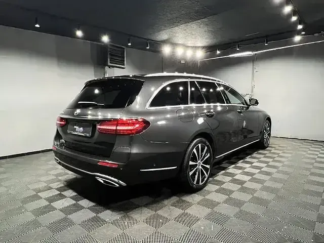 Gebraucht Mercedes E300 Exclusive 306 PS (225 kW) 2022 Grau Limousine