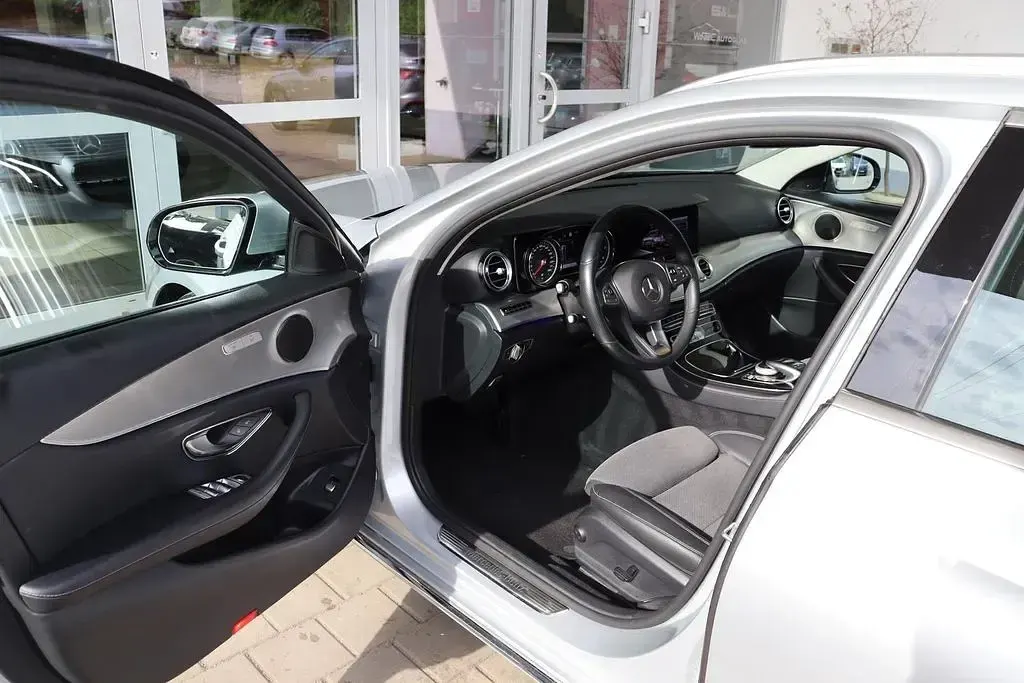 Gebraucht Mercedes E220 Avantgarde 194 PS (142 kW) 2018 Silber Limousine