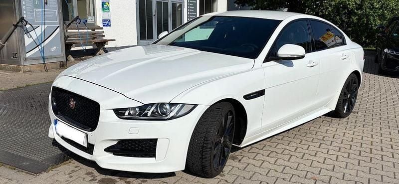 Weiß Gebraucht 2016 Jaguar XE R-Sport Limousine | 13.999 € (Guter Preis) - Bild 1/4