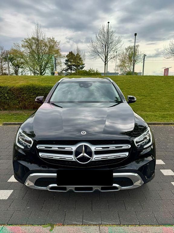 Gebraucht Mercedes GLC220 194 PS (142 kW) 2022 Schwarz SUV
