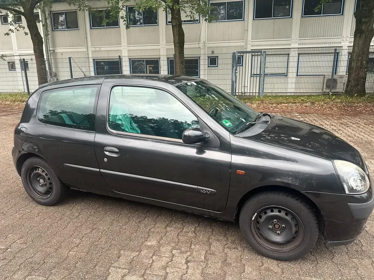Gebraucht Renault Clio 75 PS (55 kW) 2002 Schwarz Kleinwagen