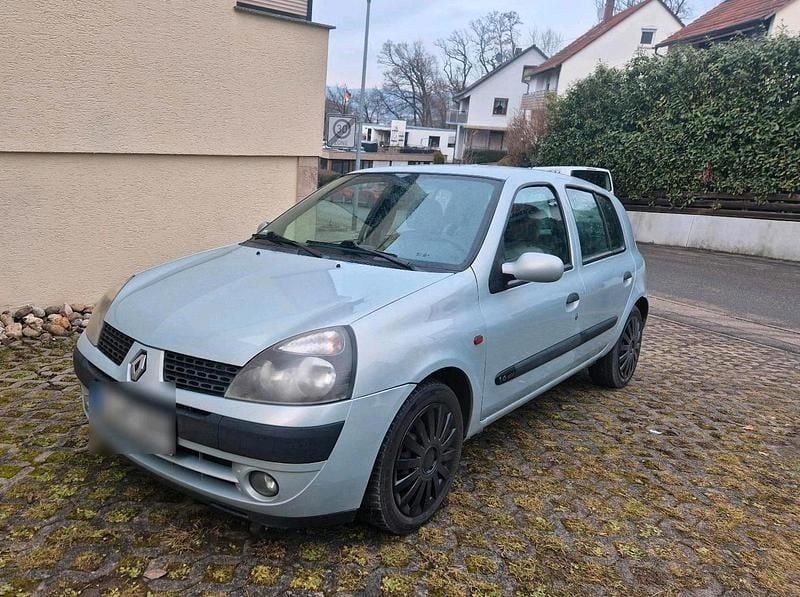 Grau Gebraucht 2002 Renault Clio II Kleinwagen | 2.200 € (Fairer Preis) - Bild 1/4