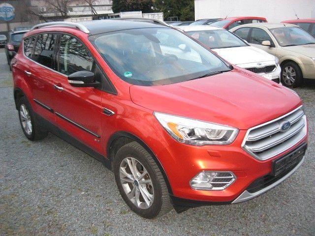 Gebraucht Ford Kuga Titanium 150 PS (110 kW) 2017 Grau SUV
