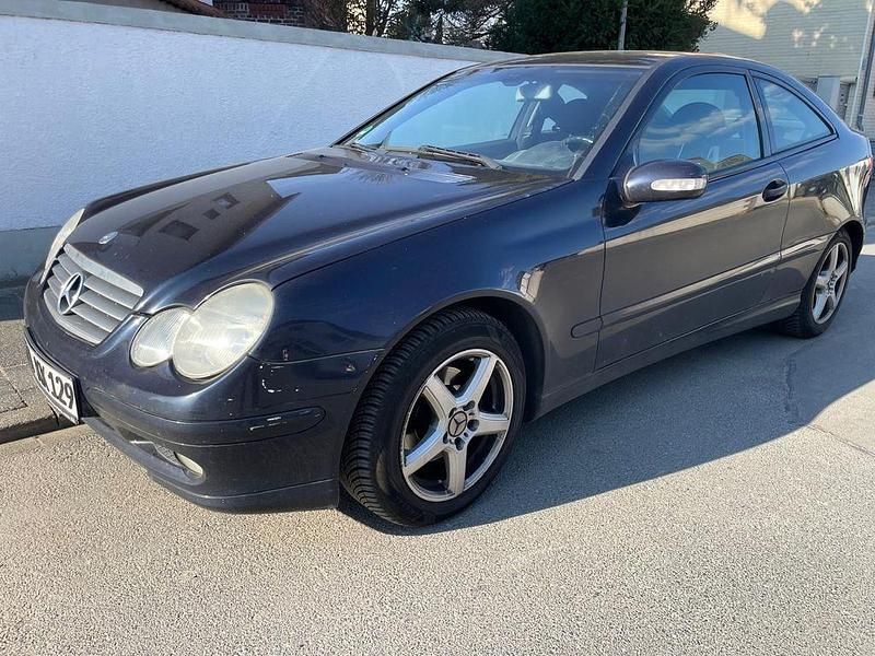 Gebraucht Mercedes C180 143 PS (105 kW) 2003 Blau Coupé