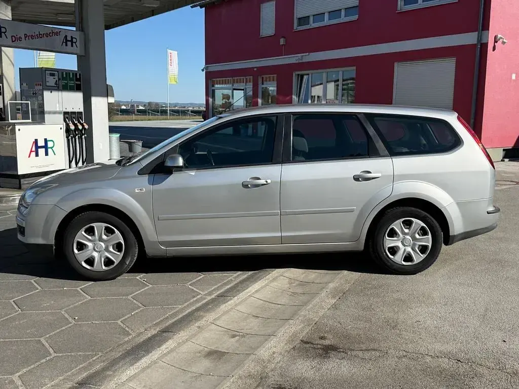 Second-hand Ford Focus Style 101 CP (74 kW) 2007 Argintiu Berlinǎ
