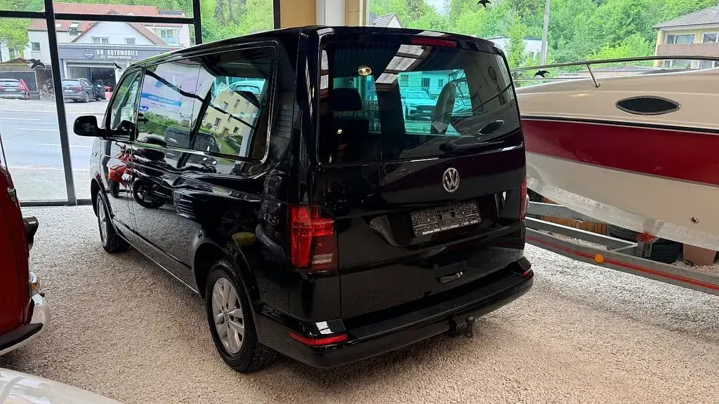 Używany VW Multivan 150 KM (110 kW) 2021 Czarny Minivan