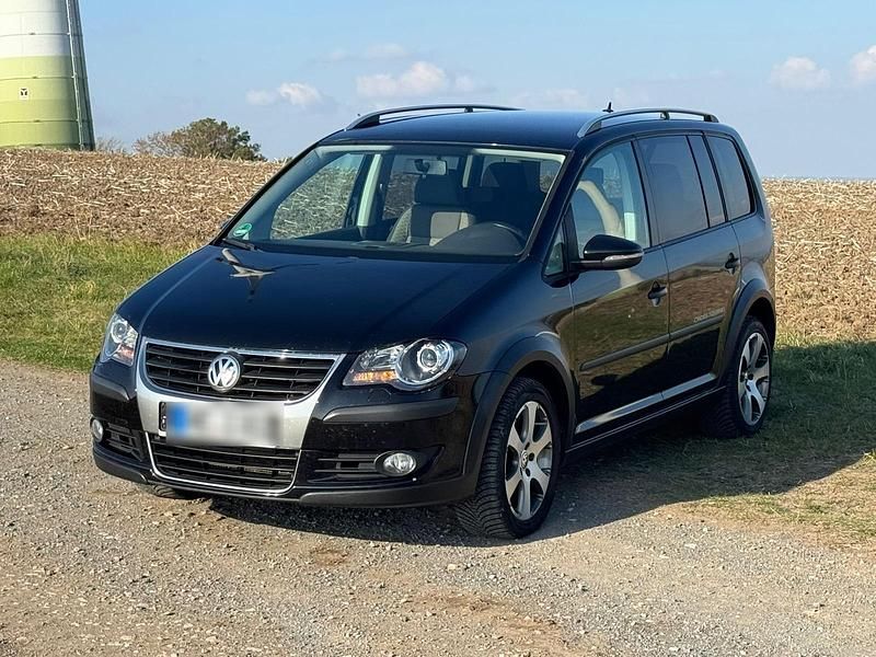 Schwarz Gebraucht 2009 VW Touran Cross Van / Kleinbus | 6.900 € (Etwas zu teuer) - Bild 1/4