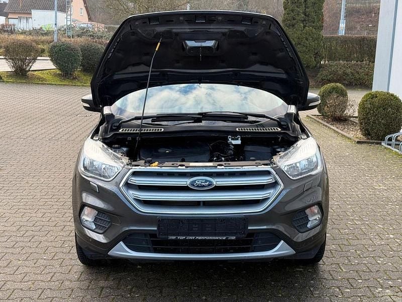 Gebraucht Ford Kuga Trend 125 PS (91 kW) 2019 Grau SUV