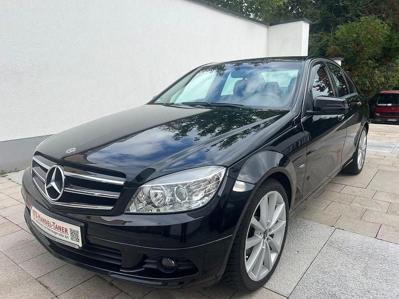 Schwarz Gebraucht 2010 Mercedes C180 Limousine | 8.490 € (Fairer Preis) - Bild 1/4