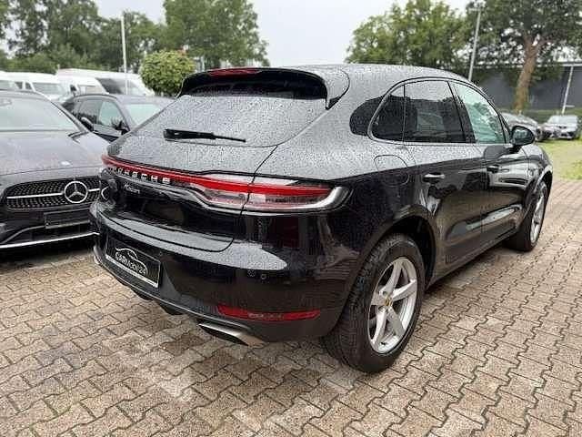 Gebraucht Porsche Macan Basis 245 PS (180 kW) 2019 Tiefschwarzmetallic SUV