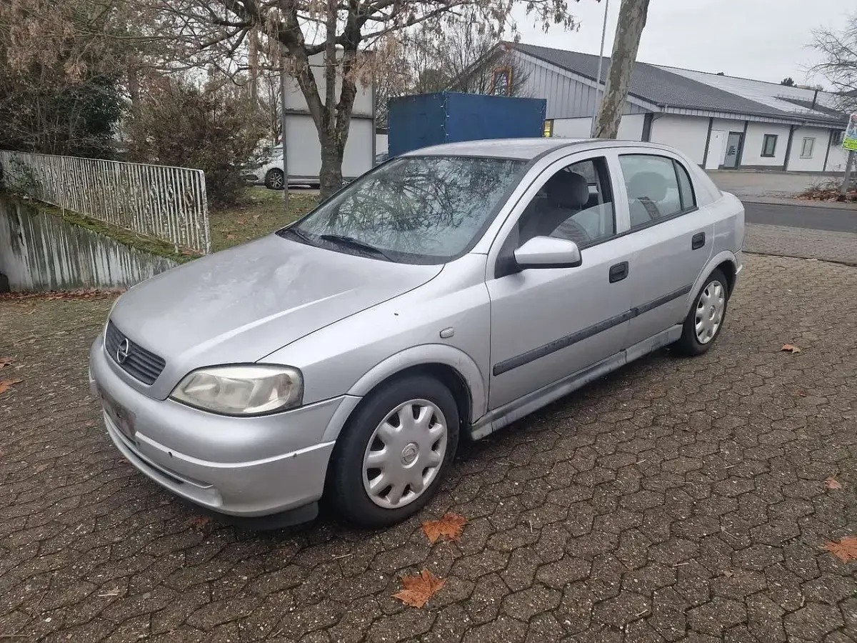 Używany Opel Astra Selection 84 KM (61 kW) 2000 Sedan/Limuzyna