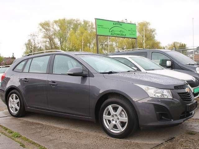Grau Gebraucht 2013 Chevrolet Cruze LS Kombi | 6.390 € (Etwas zu teuer) - Bild 1/4