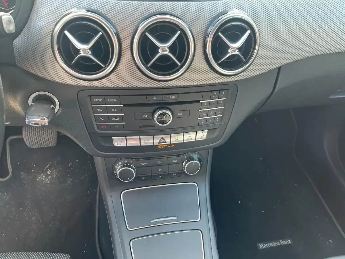Gebraucht Mercedes B220 177 PS (130 kW) 2017 Weiß Van / Kleinbus