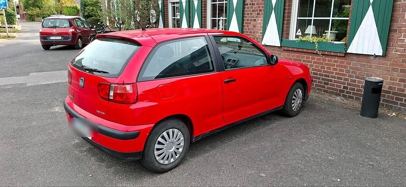 Rot Gebraucht 2000 Seat Ibiza Kleinwagen | 700 € (Fairer Preis) - Bild 1/4