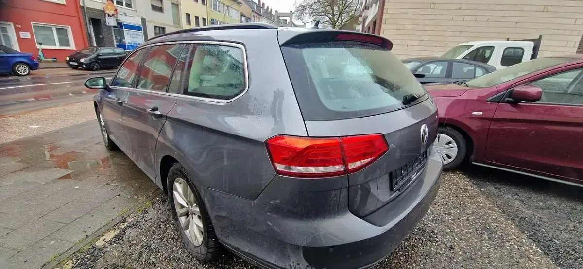 Gebraucht VW Passat Comfortline 120 PS (88 kW) 2017 Grau Kombi
