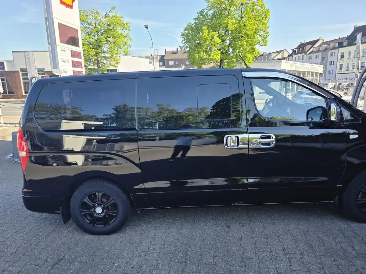 Gebraucht Hyundai H-1 170 PS (125 kW) 2012 Schwarz Van / Kleinbus