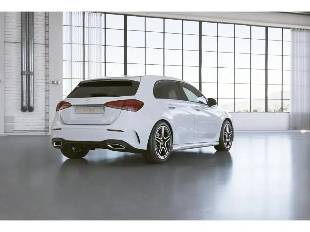 Gebraucht Mercedes A200 AMG 163 PS (119 kW) 2019 Polarweiß uni Limousine