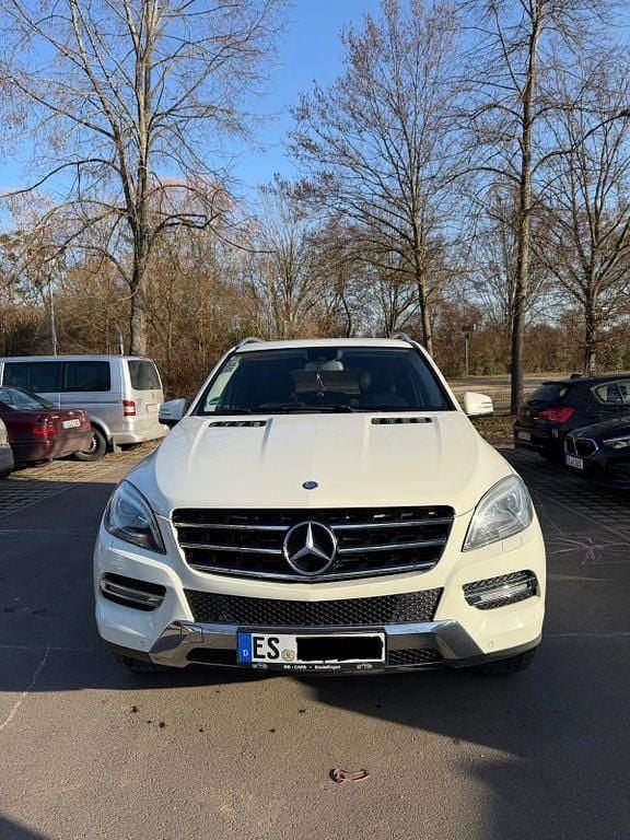 Weiß Gebraucht 2013 Mercedes ML250 SUV | 19.499 € (Etwas zu teuer) - Bild 1/4