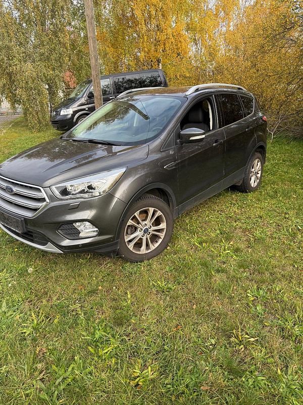 Grau Gebraucht 2018 Ford Kuga SUV | 9.900 € (Superpreis) - Bild 1/4