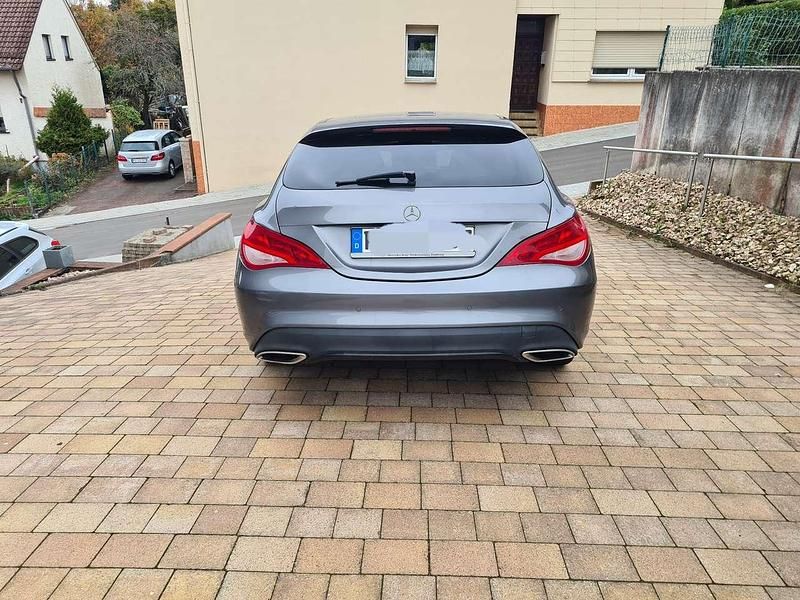 Gebraucht Mercedes CLA200 136 PS (100 kW) 2019 Grau Kombi