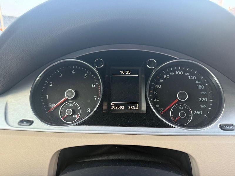 Gebraucht VW Passat Highline 160 PS (117 kW) 2012 Weiß Kombi