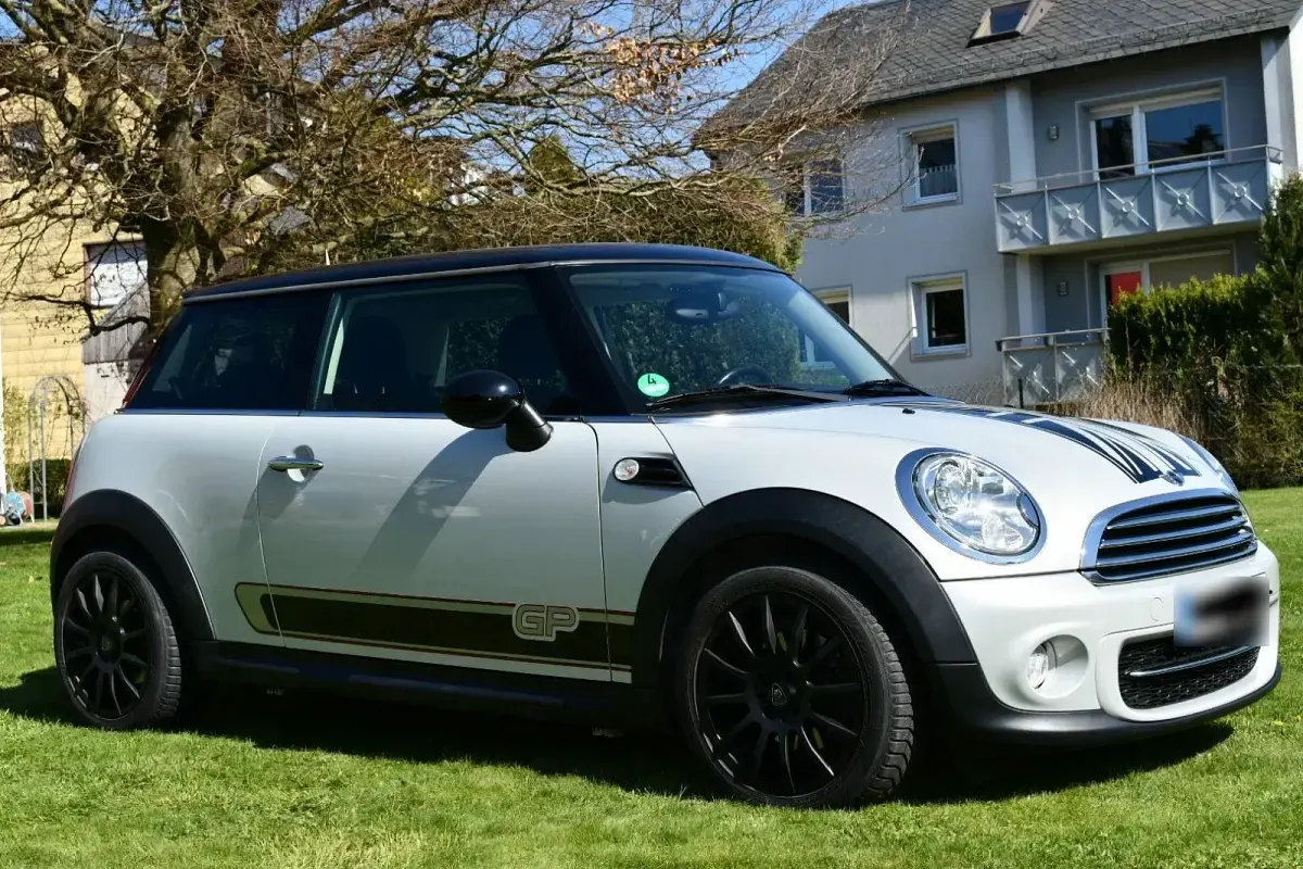 Usata Mini Cooper D 111 CV (81 kW) 2011 Bianco Utilitaria