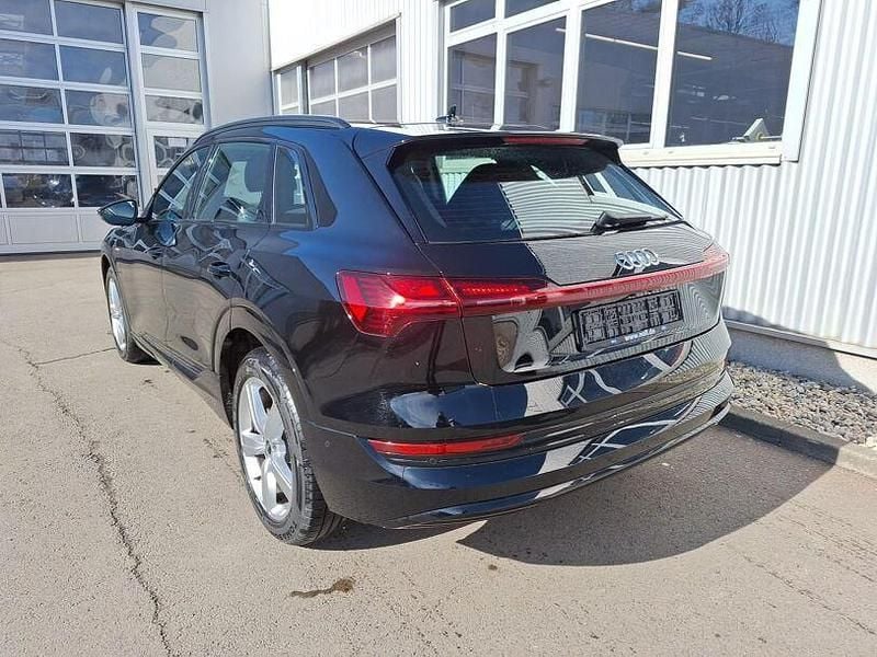 Gebraucht Audi e-tron Advanced Plus 300 kW (408 PS) 2022 Brillantschwarz SUV