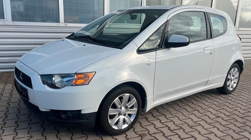 Gebraucht Mitsubishi Colt 75 PS (55 kW) 2012 Weiß Kleinwagen