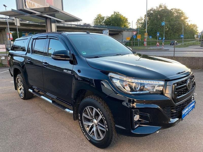 Schwarz Gebraucht 2020 Toyota HiLux Executive Abholung | 35.990 € (Etwas zu teuer) - Bild 1/4